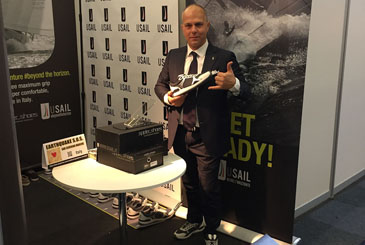 images/fiv/carducci_mostra_le_spider_shoes_nello_stand_u-sail.jpg
