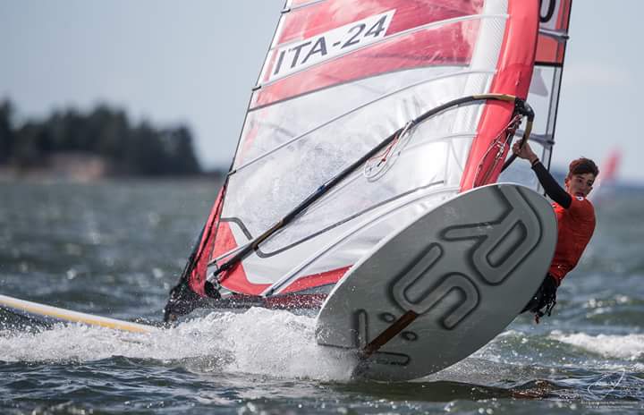 Luca Di Tomassi vince il titolo europeo RS:X Youth